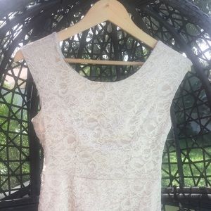 Forever 21 lace sleeveless blouse